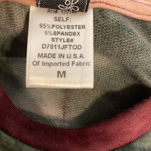 Dippin’ Daisy’s Tie dye set ( long sleeve crop top and shorts ) - Picture 7 of 8